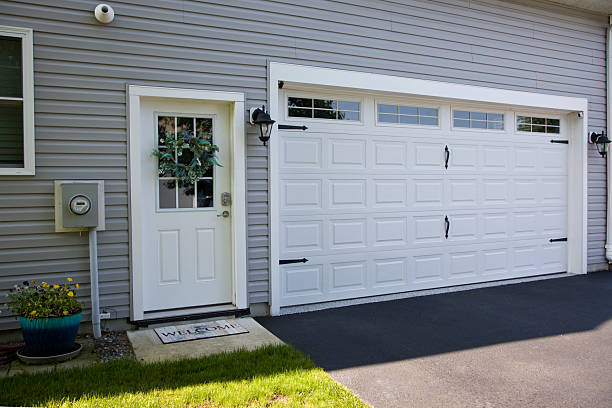 24/7 Emergency Garage Door Panel Replacement experts in Aberdeen, MS